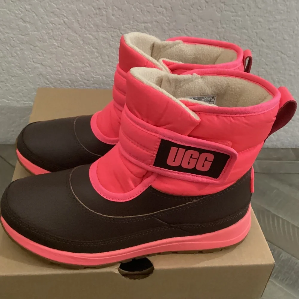 UGG® Kids' Taney Water Repellent Fleece & Genuine Shearling Lined Boot, size 3